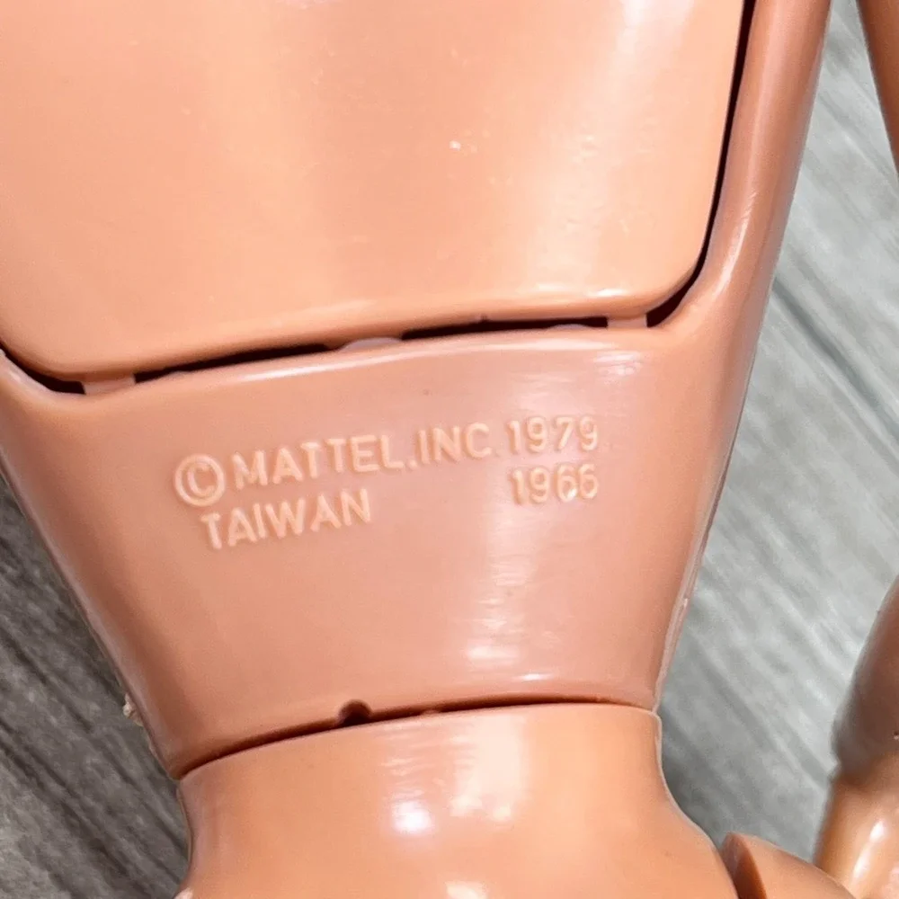 1979 Mattel Beauty Secrets Barbie Doll Nude,‎ articulated hands